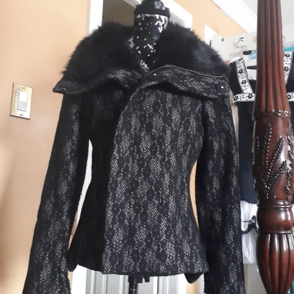 Vintage Bebe black lace jacket with faux fur - Picture 5 of 12